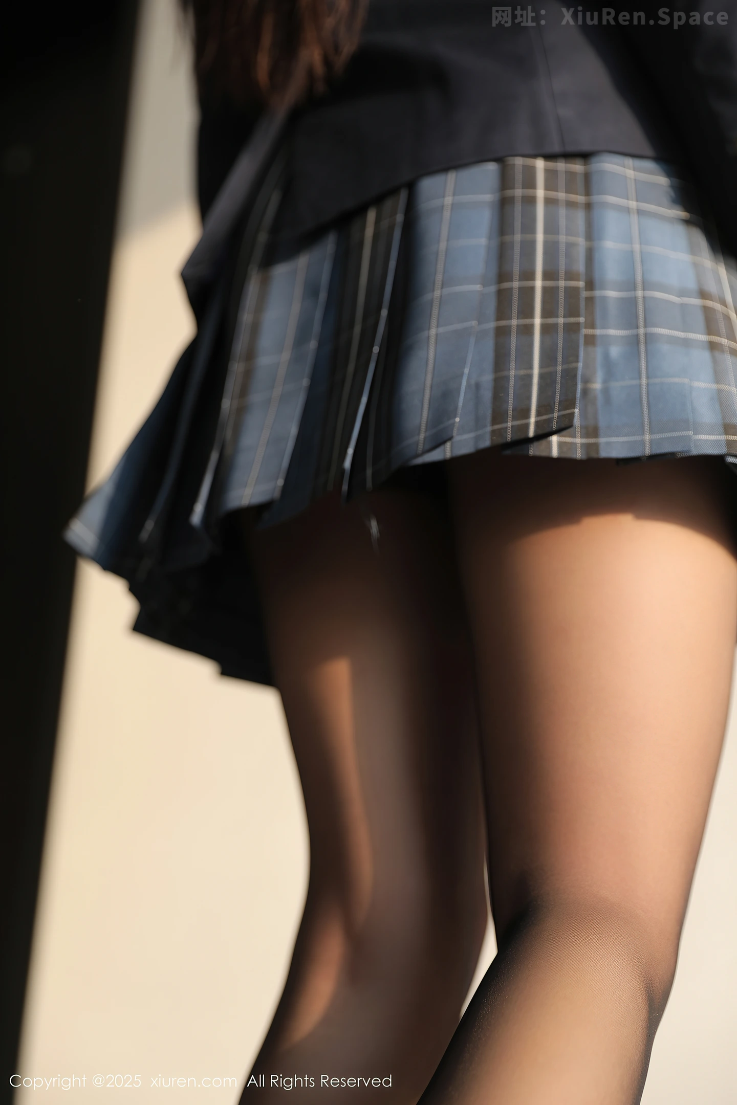 图片[4]-[XiuRen秀人网] VOL.9888 模特Candy糖糖性感JK制服配超薄黑丝秀丰腴身材完美诱惑写真87P-秀人网官方网站